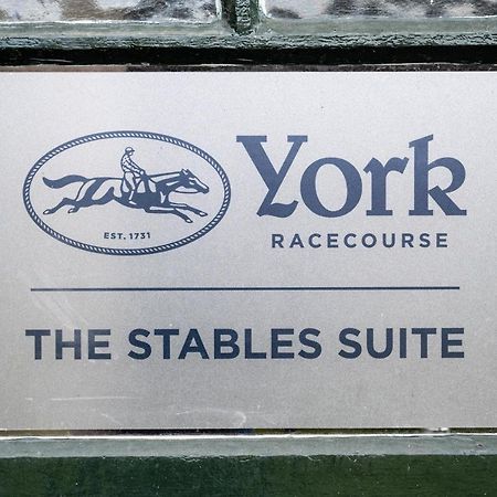 The Stable Suite At York Racecourse Eksteriør bilde