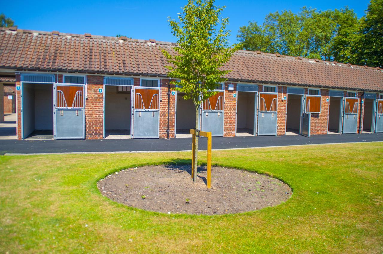 The Stable Suite At York Racecourse Eksteriør bilde