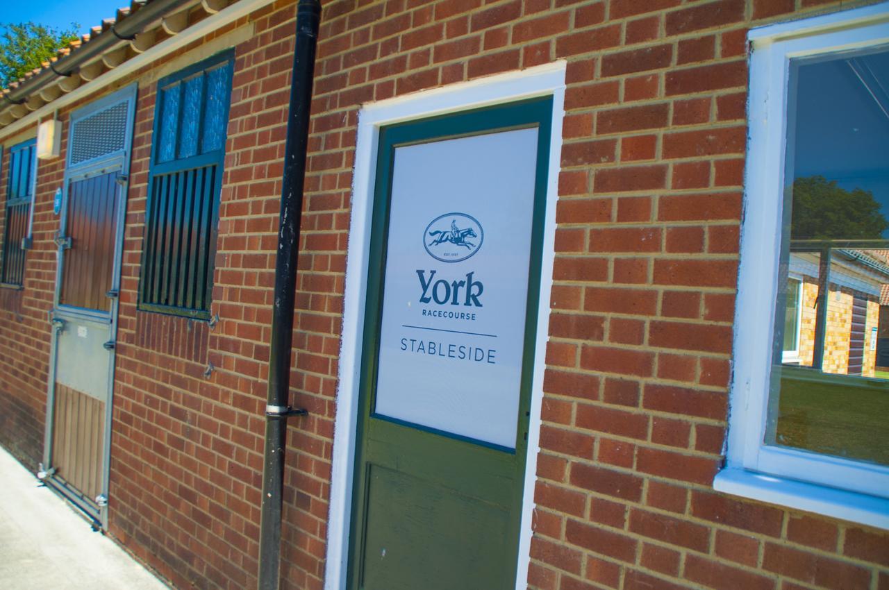 The Stable Suite At York Racecourse Eksteriør bilde